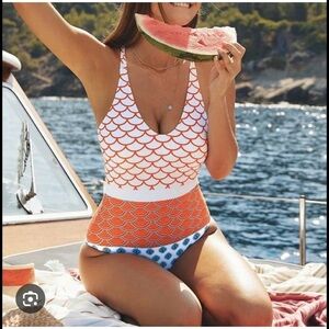Cupshe groping fish scale one piece swimsuit size large NWT.